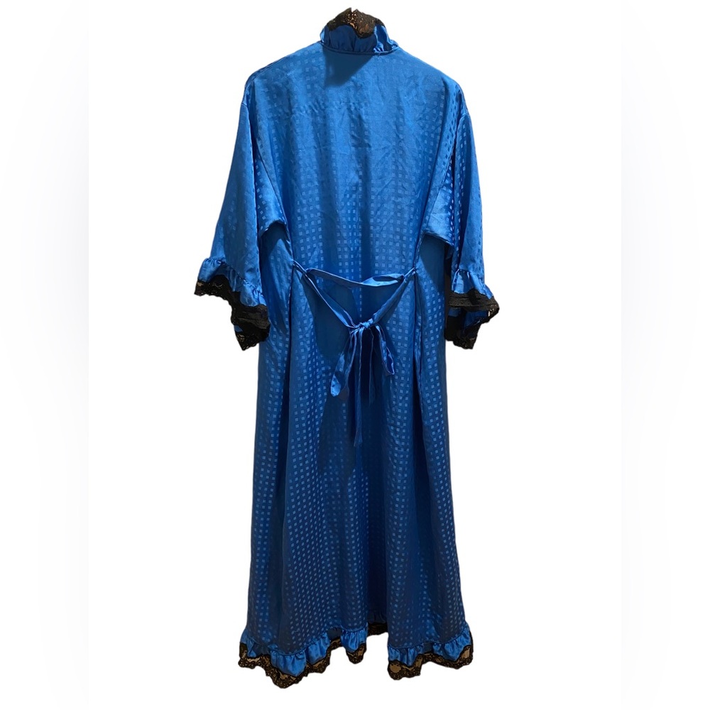 VTG | GIVENCHY RUFFLE AND KACE LINED ROBE - Picture 5 of 5